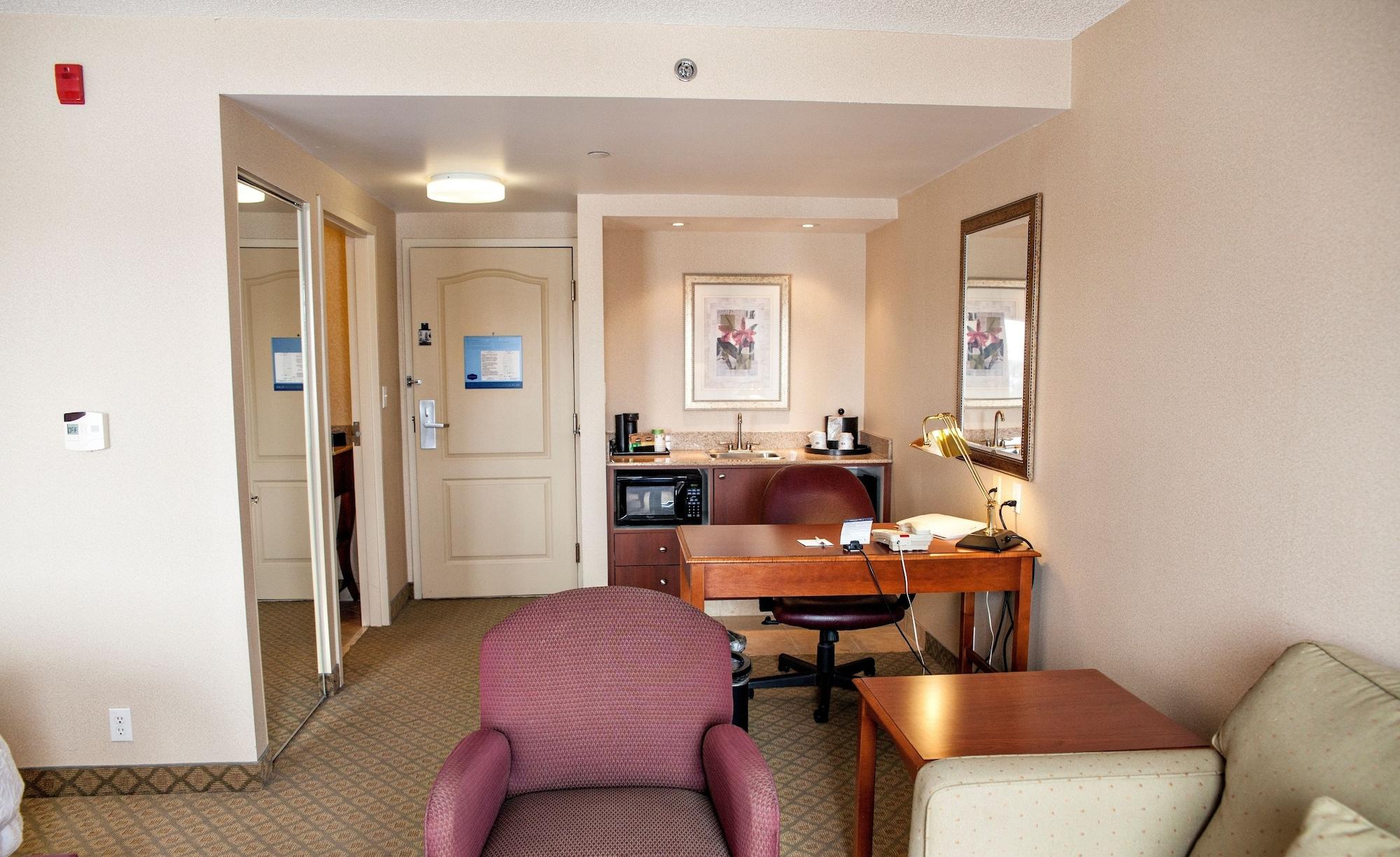 Kitchener Inn & Suites Exterior photo
